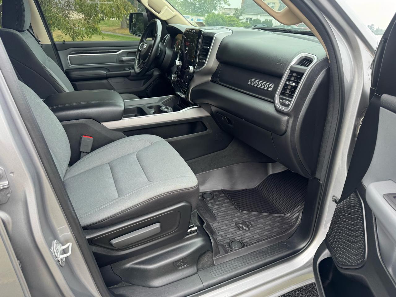 RAM 1500 Big Horn 4x4 Crew Cab 5'7" Box 2020