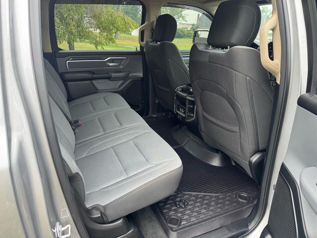 RAM 1500 Big Horn 4x4 Crew Cab 5'7" Box 2020