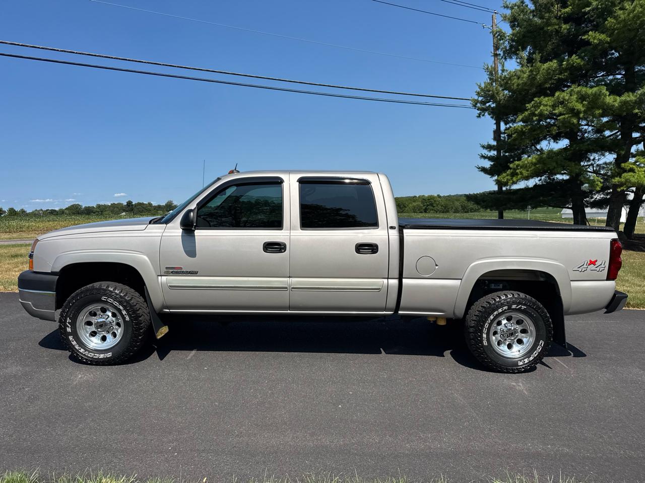 Chevrolet Silverado 2500HD Crew Cab 153" WB 4WD LT 2004
