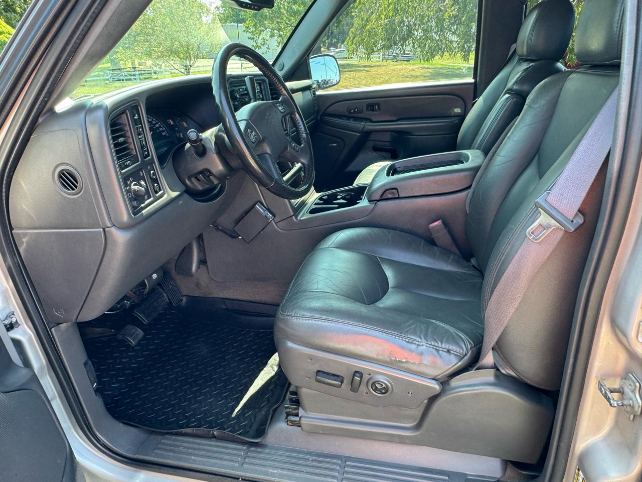 Chevrolet Silverado 2500HD Crew Cab 153" WB 4WD LT 2004