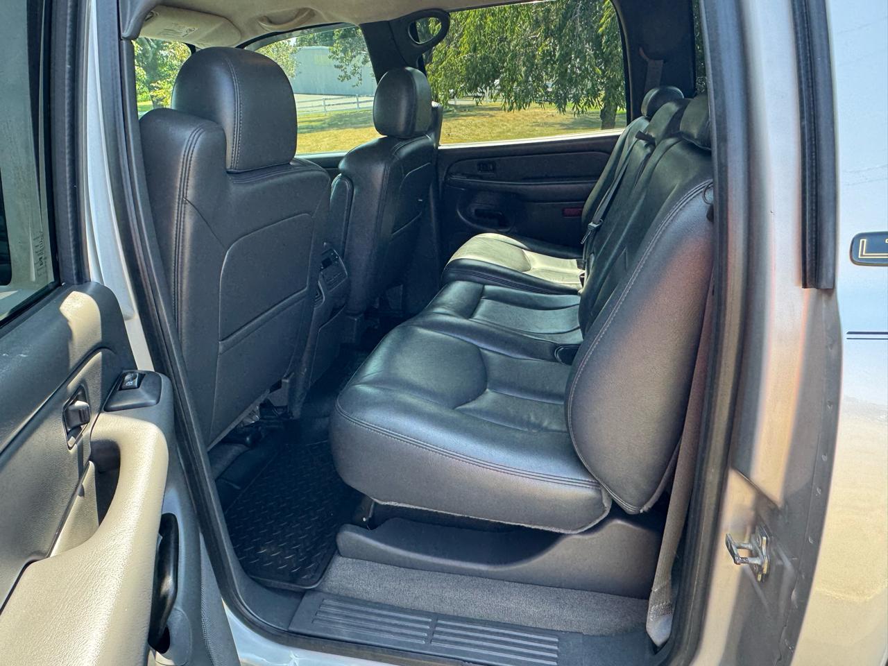 Chevrolet Silverado 2500HD Crew Cab 153" WB 4WD LT 2004