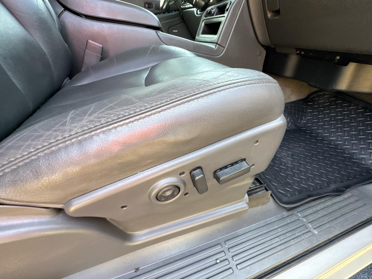 Chevrolet Silverado 2500HD Crew Cab 153" WB 4WD LT 2004