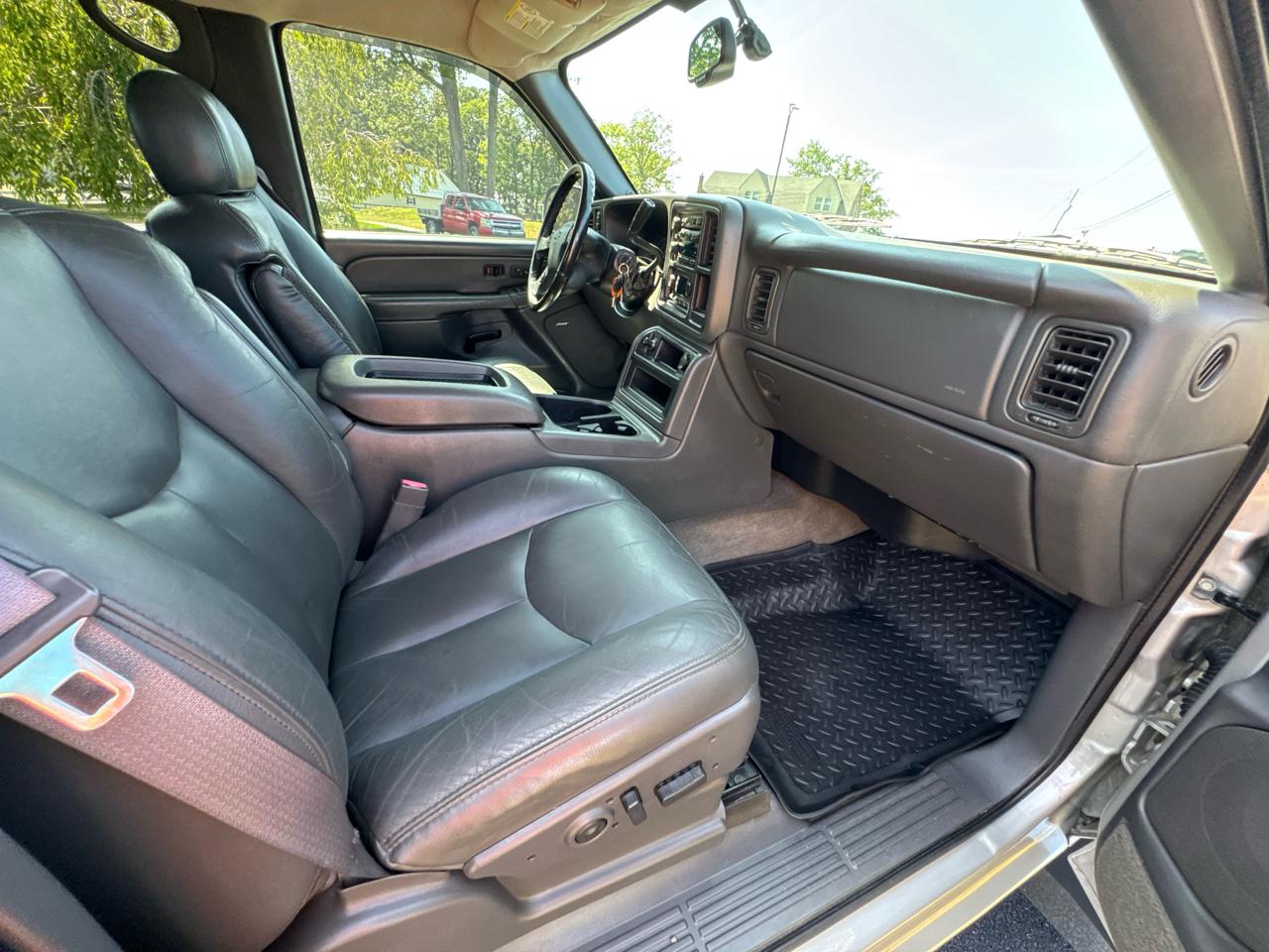 Chevrolet Silverado 2500HD Crew Cab 153" WB 4WD LT 2004