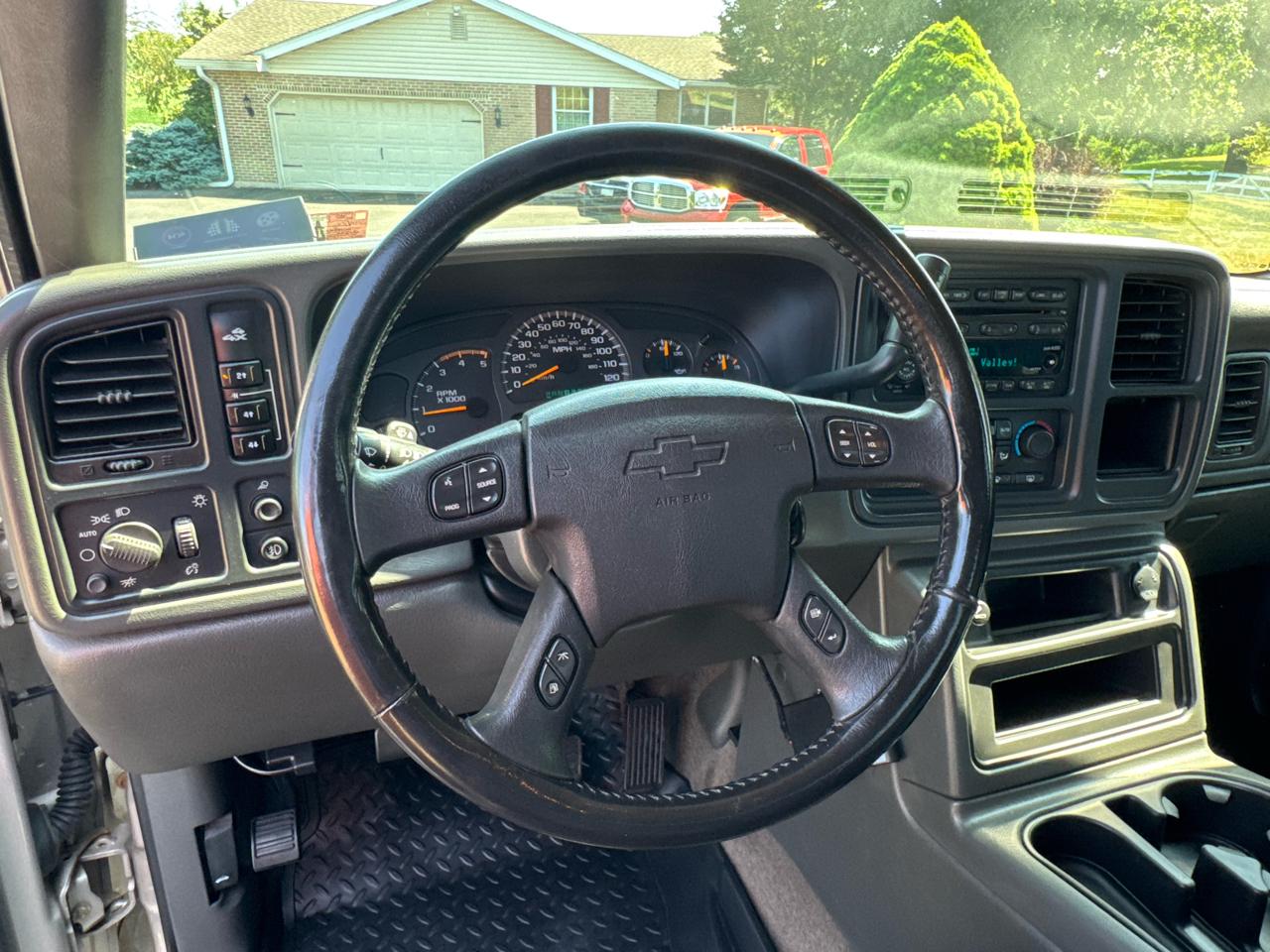 Chevrolet Silverado 2500HD Crew Cab 153" WB 4WD LT 2004