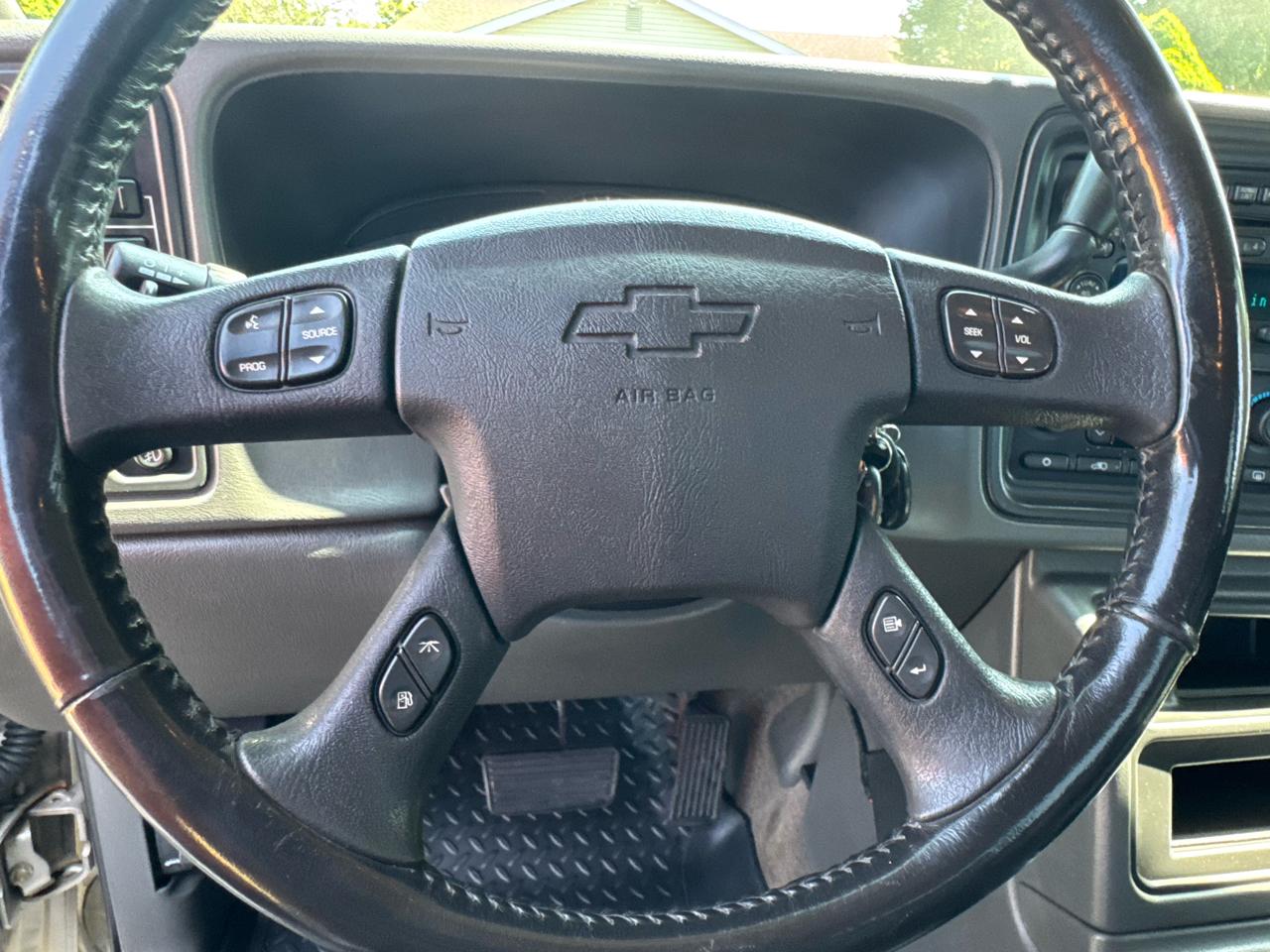 Chevrolet Silverado 2500HD Crew Cab 153" WB 4WD LT 2004
