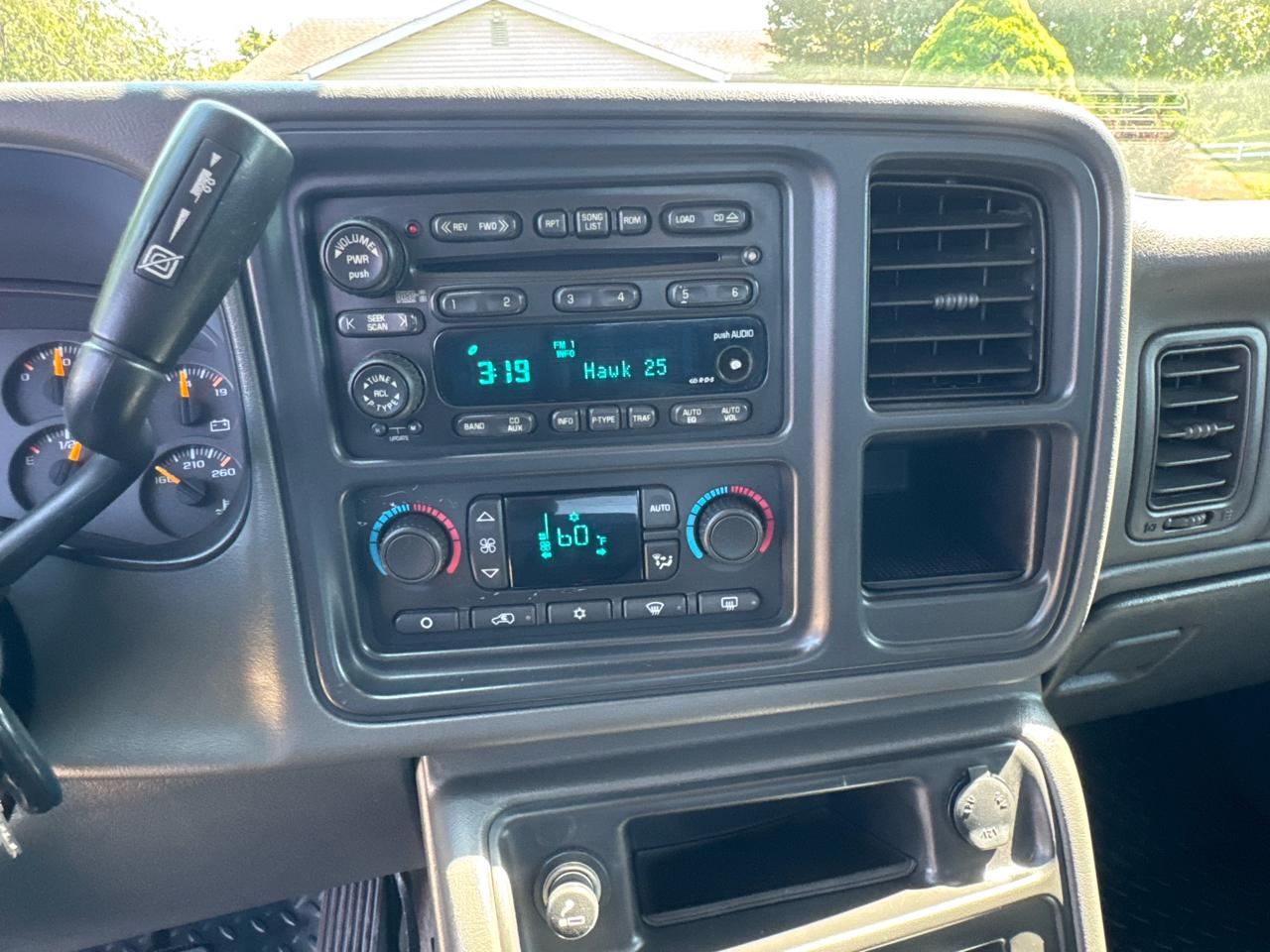 Chevrolet Silverado 2500HD Crew Cab 153" WB 4WD LT 2004
