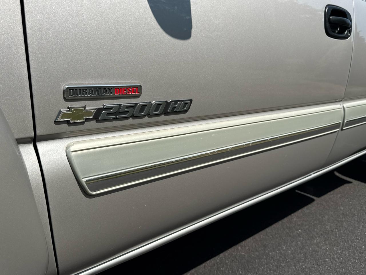 Chevrolet Silverado 2500HD Crew Cab 153" WB 4WD LT 2004