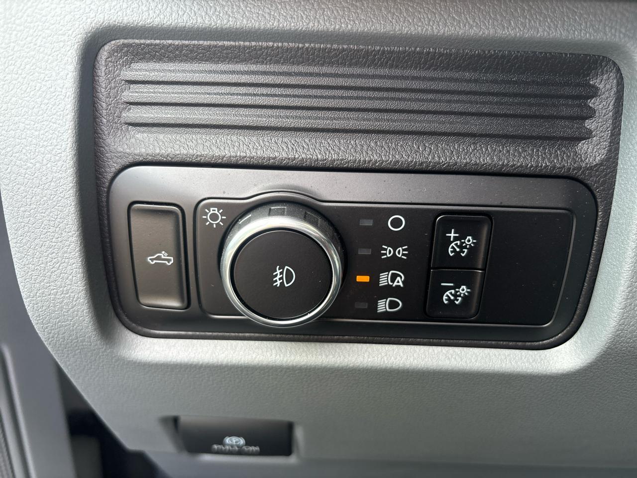 Ford Super Duty F-350 SRW  2025