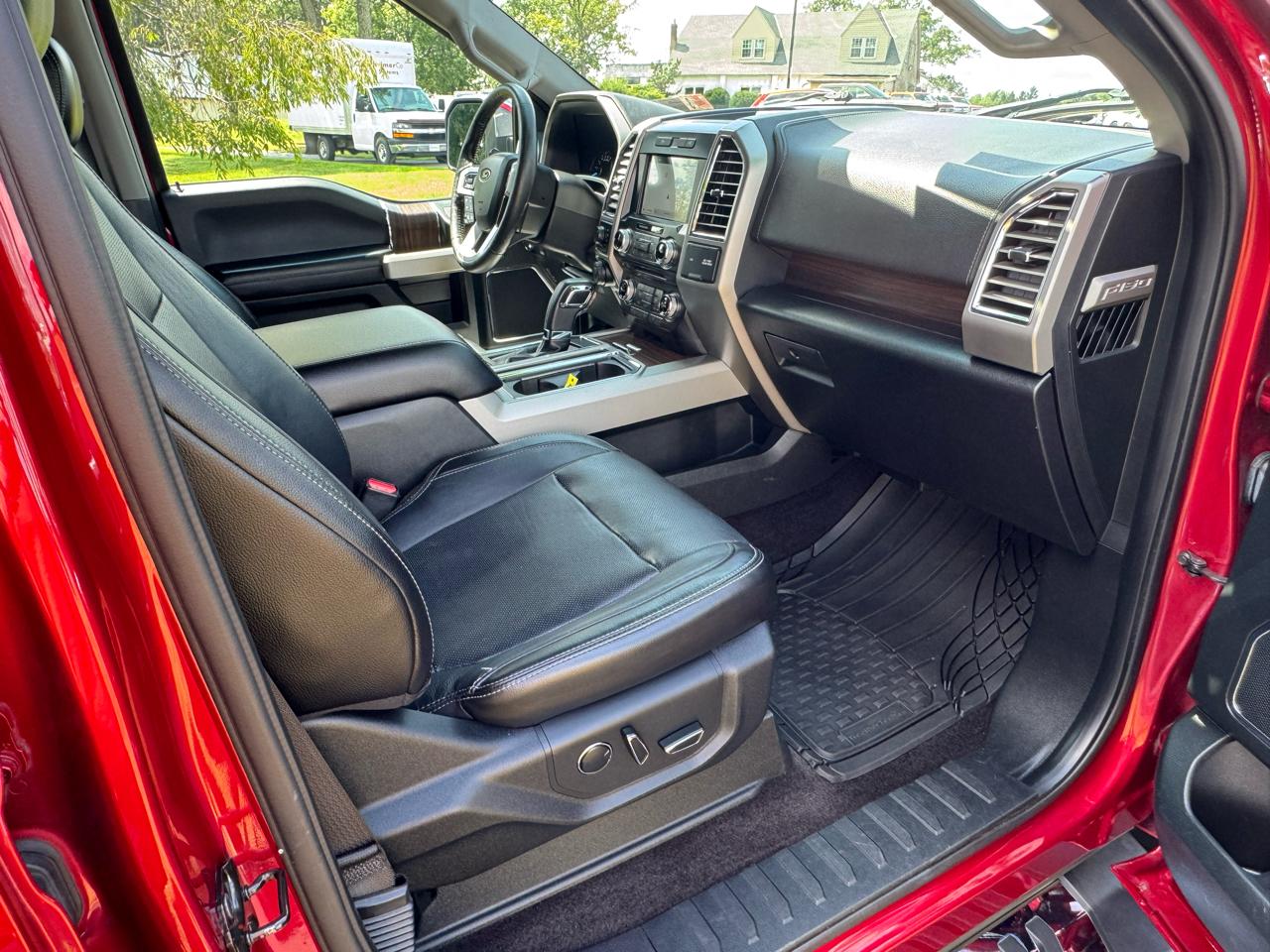 Ford F-150 4WD SuperCrew 145" Lariat 2016