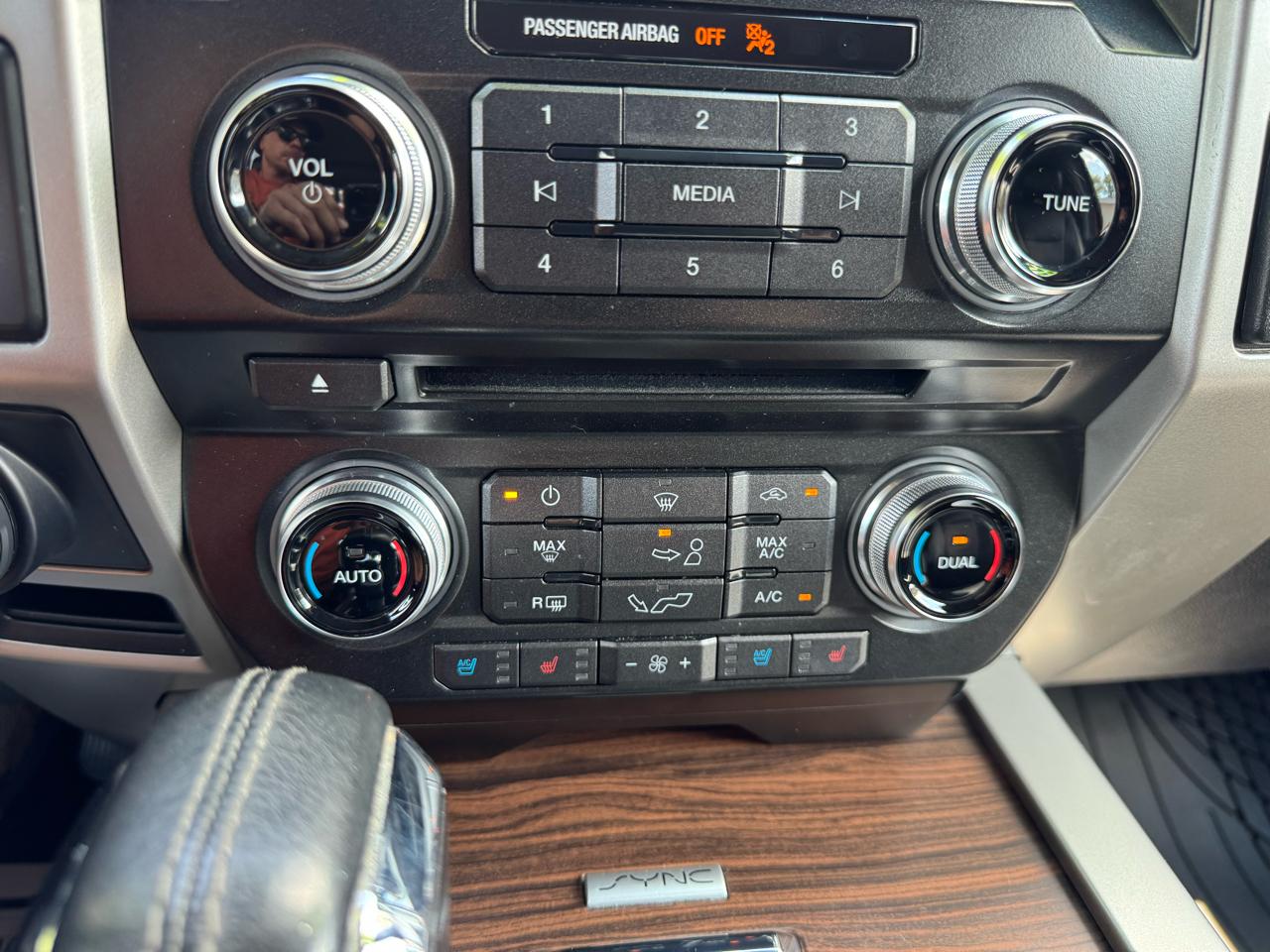 Ford F-150 4WD SuperCrew 145" Lariat 2016