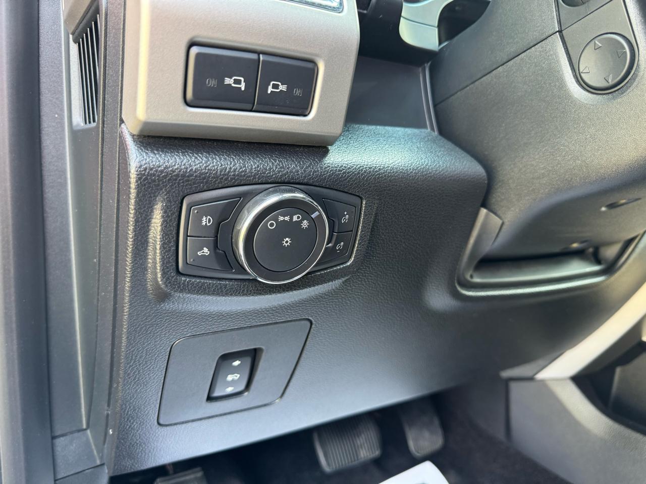 Ford F-150 4WD SuperCrew 145" Lariat 2016