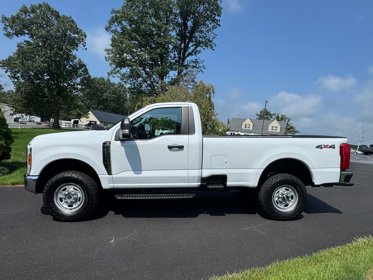 Ford Super Duty F-250 SRW XL 4WD Reg Cab 8' Box 2024