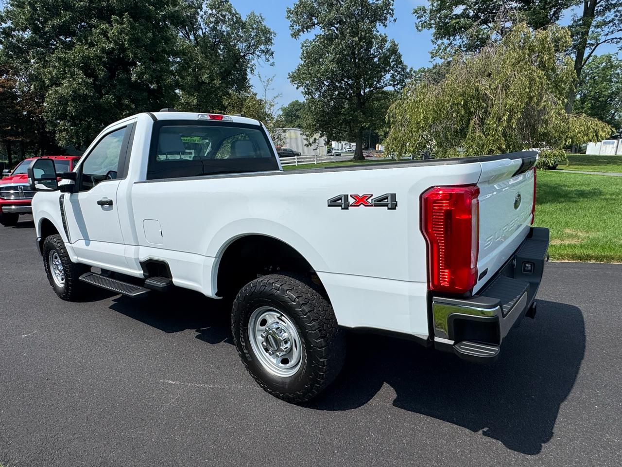 Ford Super Duty F-250 SRW XL 4WD Reg Cab 8' Box 2024