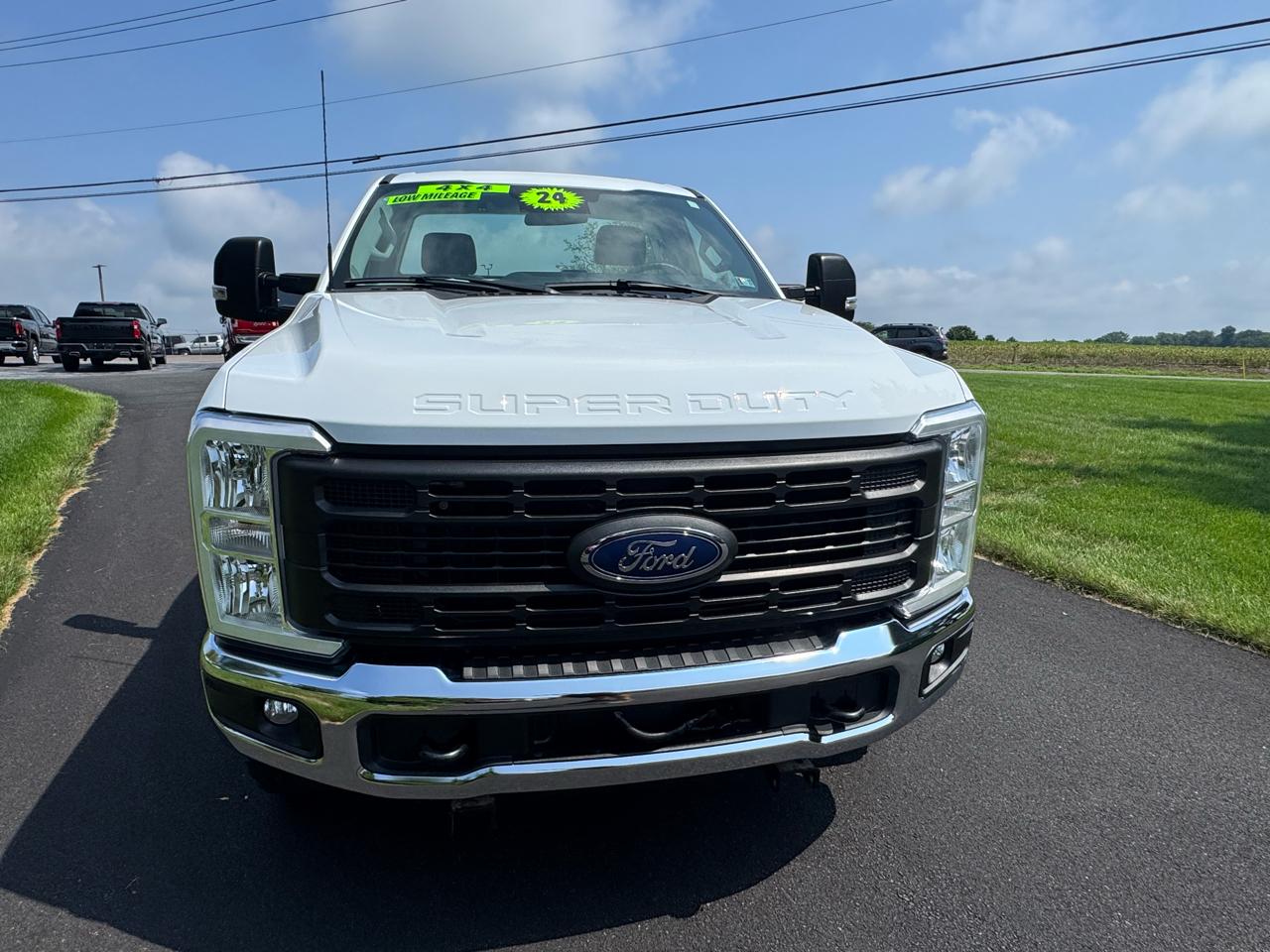 Ford Super Duty F-250 SRW XL 4WD Reg Cab 8' Box 2024