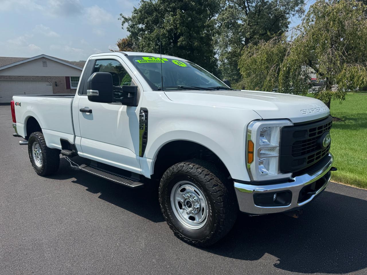 Ford Super Duty F-250 SRW XL 4WD Reg Cab 8' Box 2024