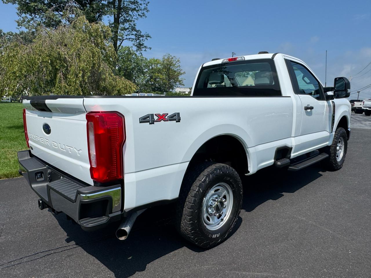 Ford Super Duty F-250 SRW XL 4WD Reg Cab 8' Box 2024