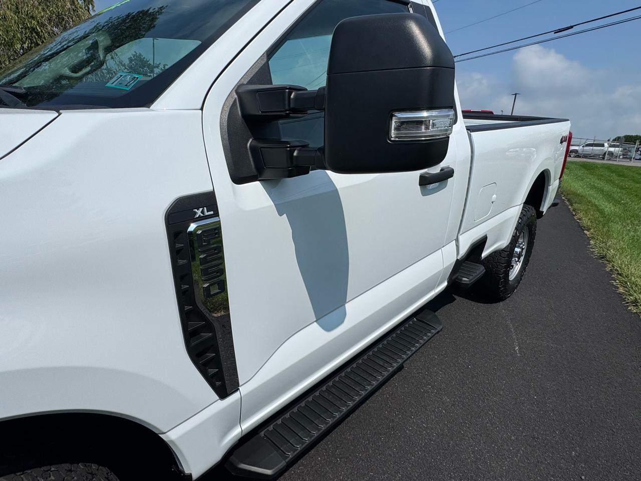 Ford Super Duty F-250 SRW XL 4WD Reg Cab 8' Box 2024