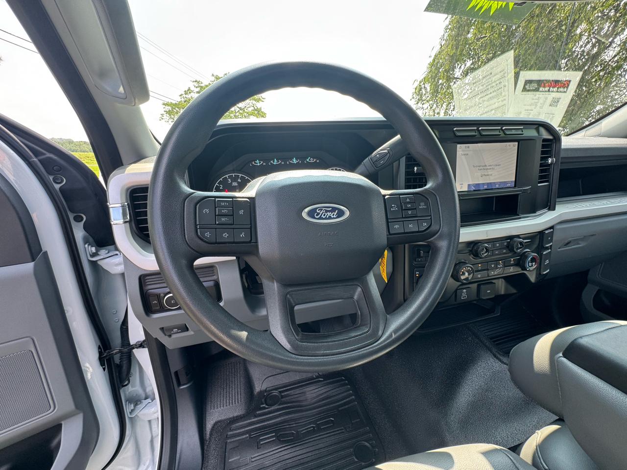 Ford Super Duty F-250 SRW XL 4WD Reg Cab 8' Box 2024