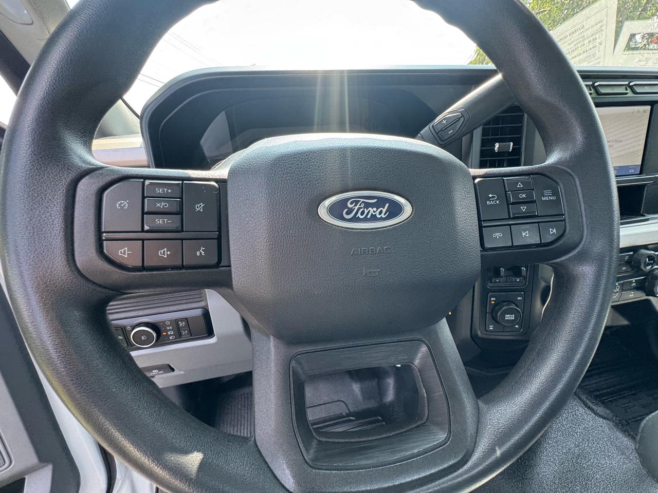 Ford Super Duty F-250 SRW XL 4WD Reg Cab 8' Box 2024