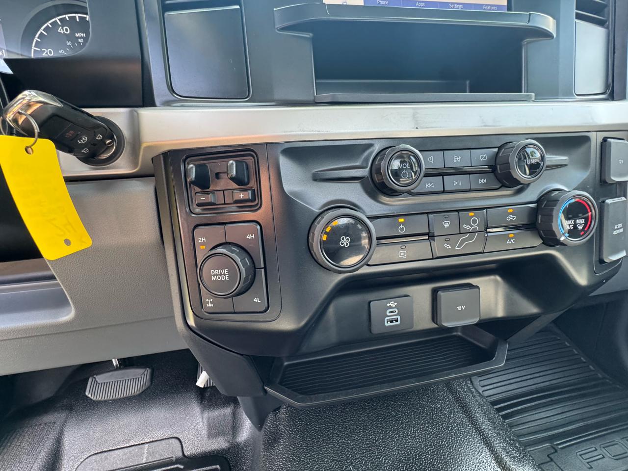 Ford Super Duty F-250 SRW XL 4WD Reg Cab 8' Box 2024