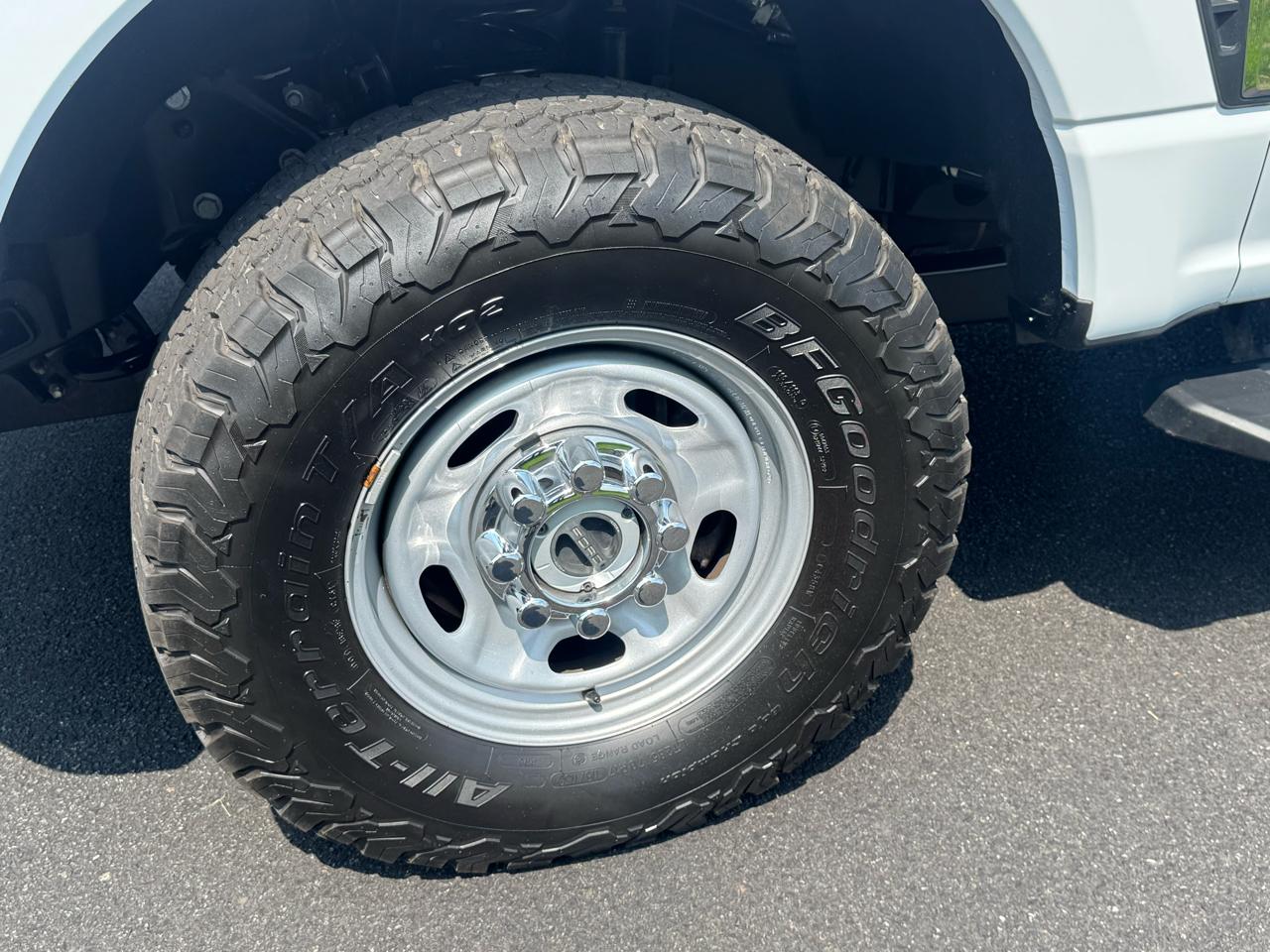 Ford Super Duty F-250 SRW XL 4WD Reg Cab 8' Box 2024