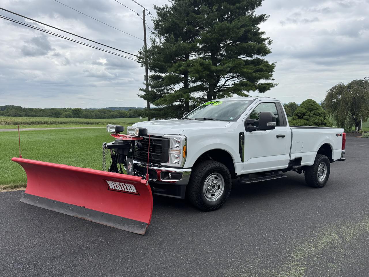 Ford Super Duty F-250 SRW XL 4WD Reg Cab 8' Box 2024