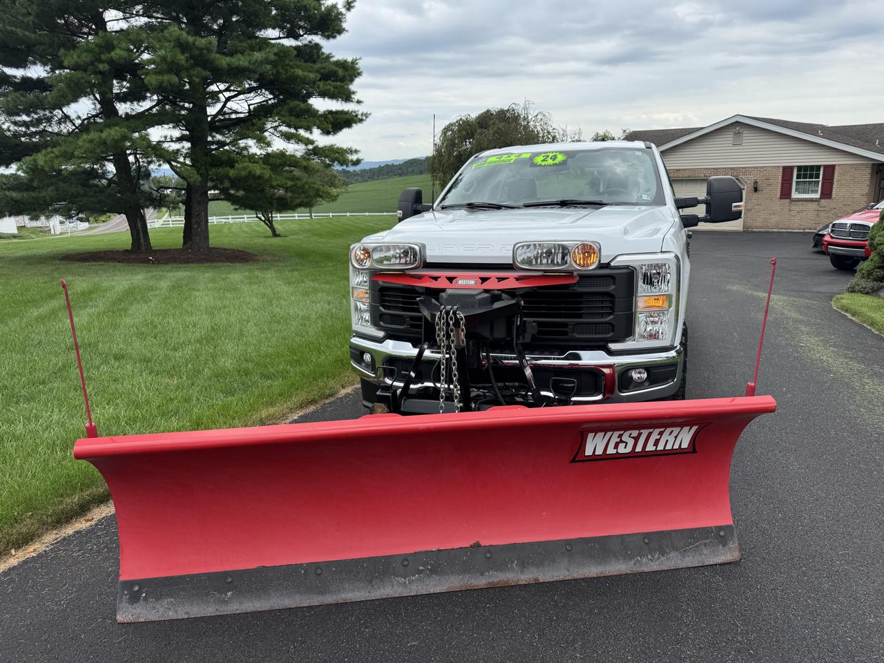 Ford Super Duty F-250 SRW XL 4WD Reg Cab 8' Box 2024
