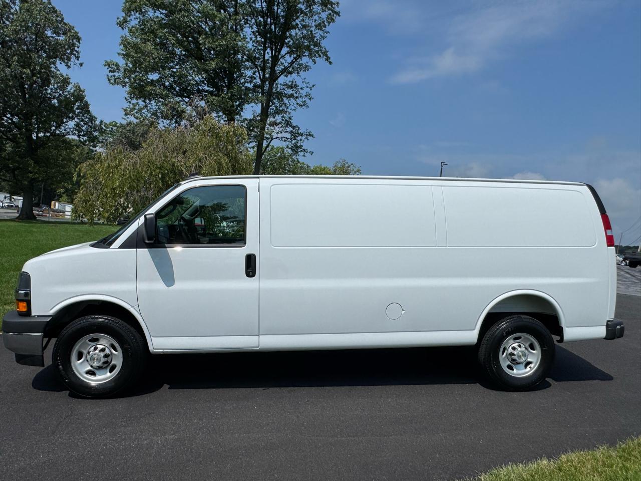 Chevrolet Express Cargo Van RWD 2500 155" 2025