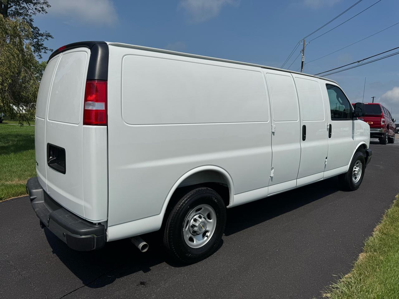 Chevrolet Express Cargo Van RWD 2500 155" 2025