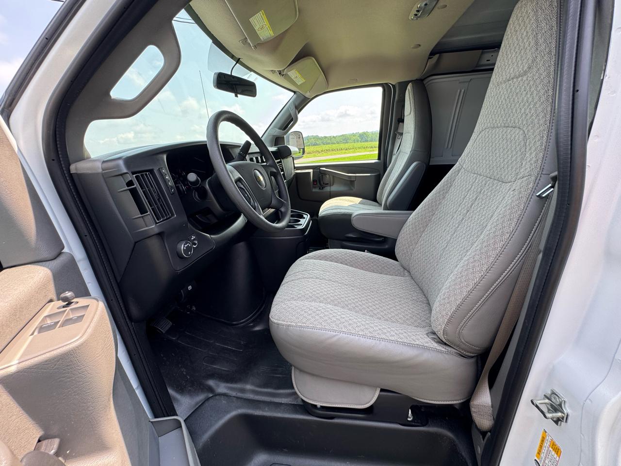 Chevrolet Express Cargo Van RWD 2500 155" 2025