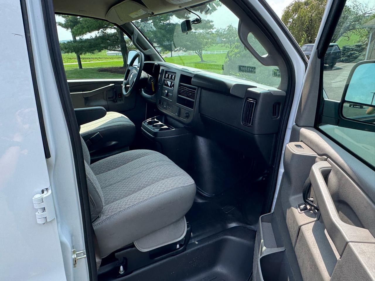 Chevrolet Express Cargo Van RWD 2500 155" 2025