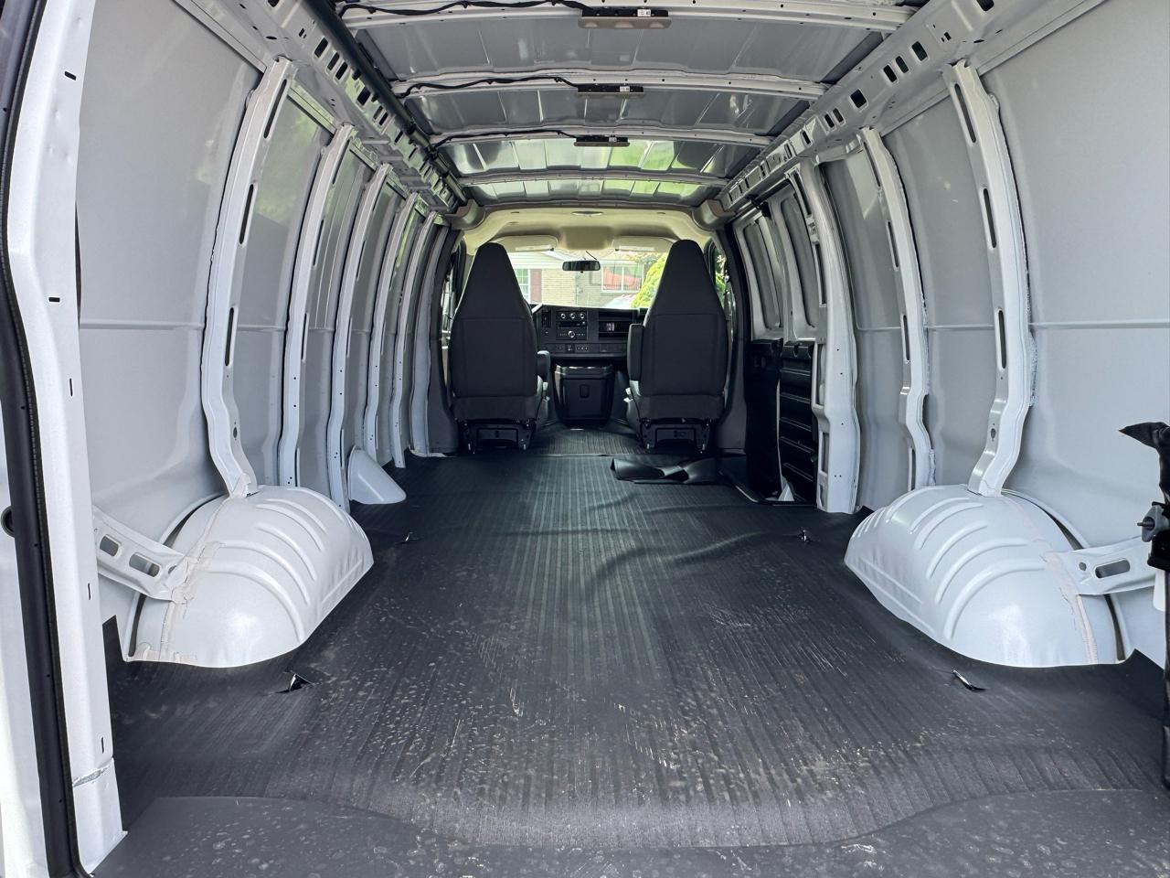 Chevrolet Express Cargo Van RWD 2500 155" 2025