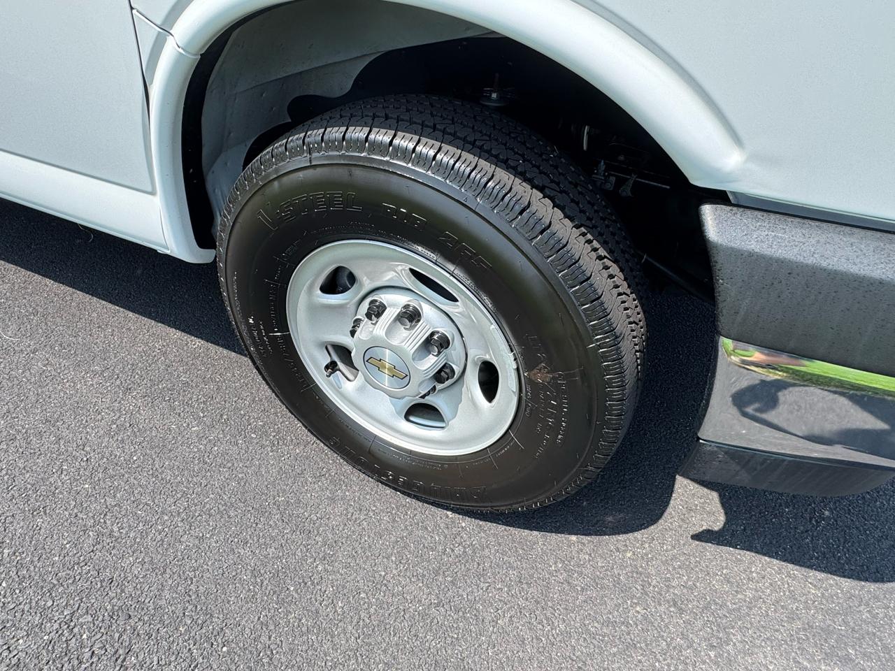 Chevrolet Express Cargo Van RWD 2500 155" 2025