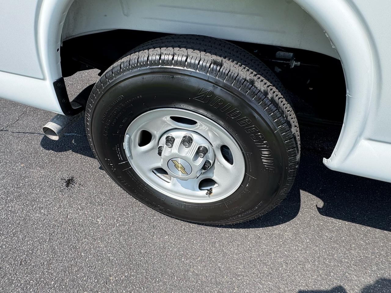 Chevrolet Express Cargo Van RWD 2500 155" 2025