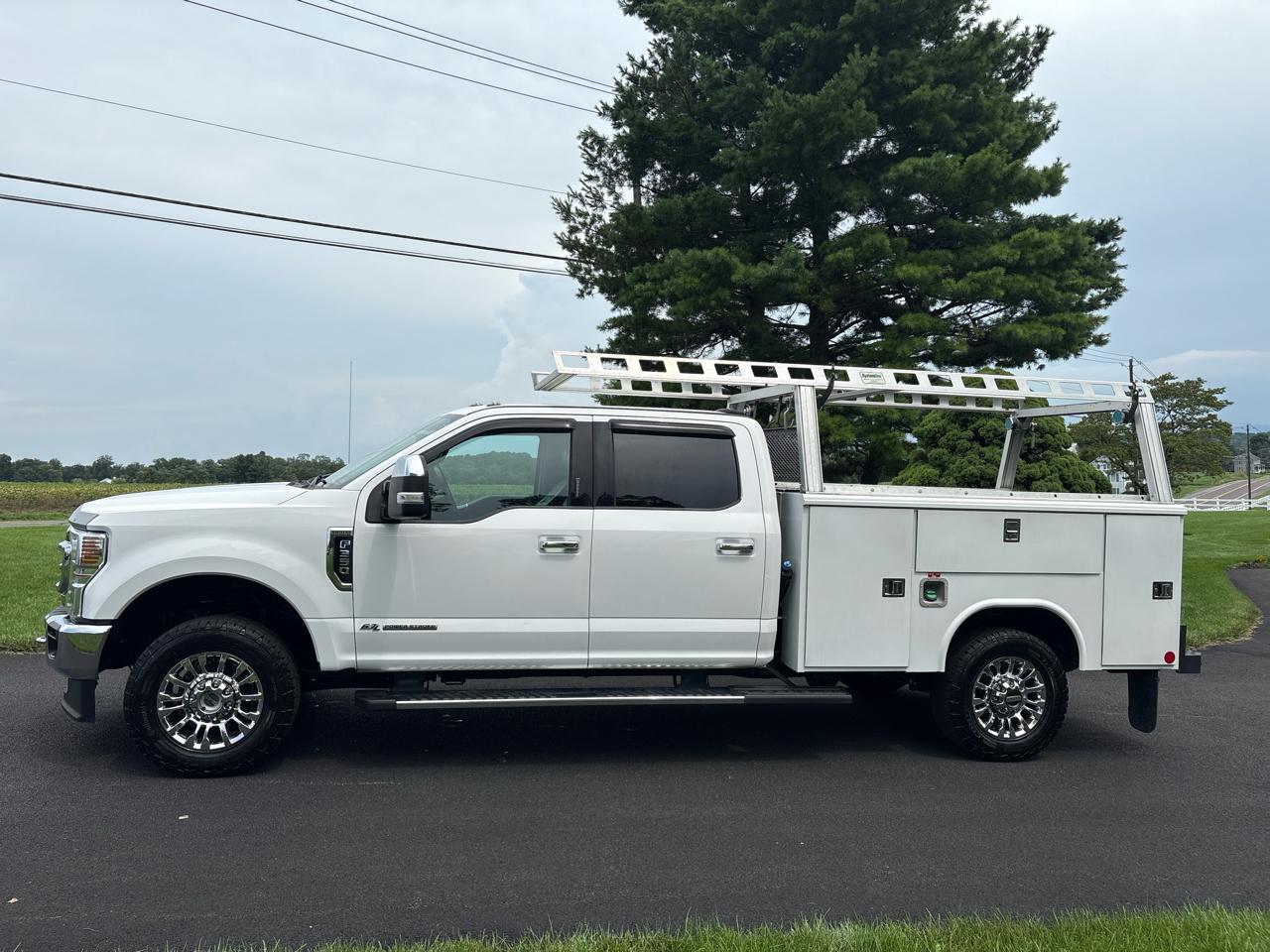 Ford Super Duty F-350 SRW Lariat 4WD Crew Cab 8' Box 2021