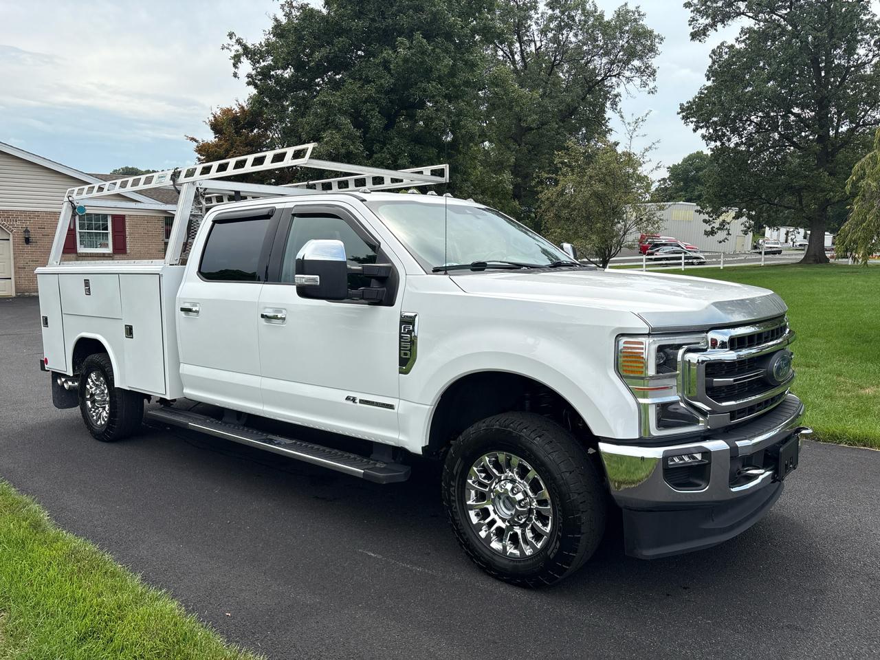 Ford Super Duty F-350 SRW Lariat 4WD Crew Cab 8' Box 2021