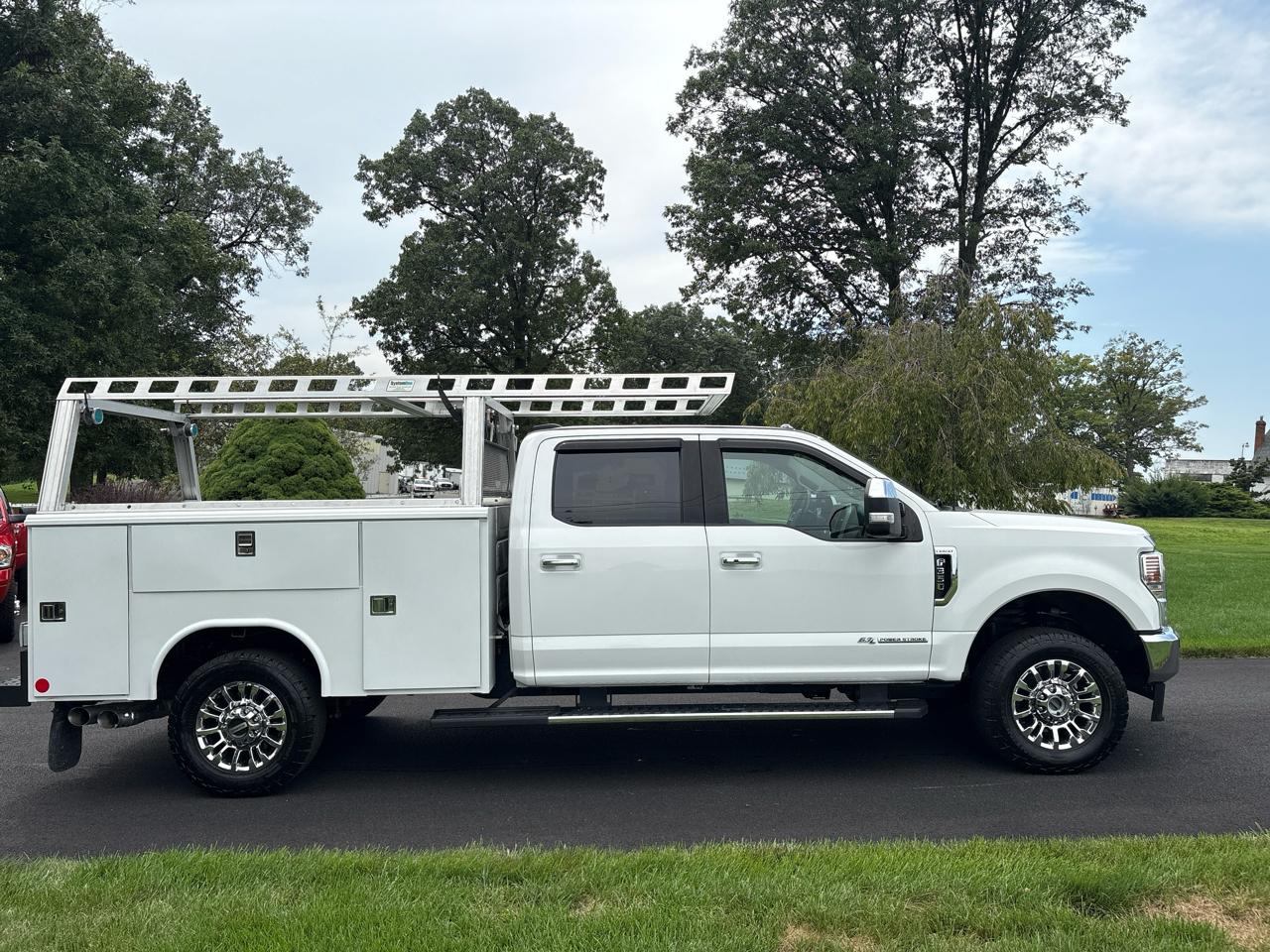 Ford Super Duty F-350 SRW Lariat 4WD Crew Cab 8' Box 2021
