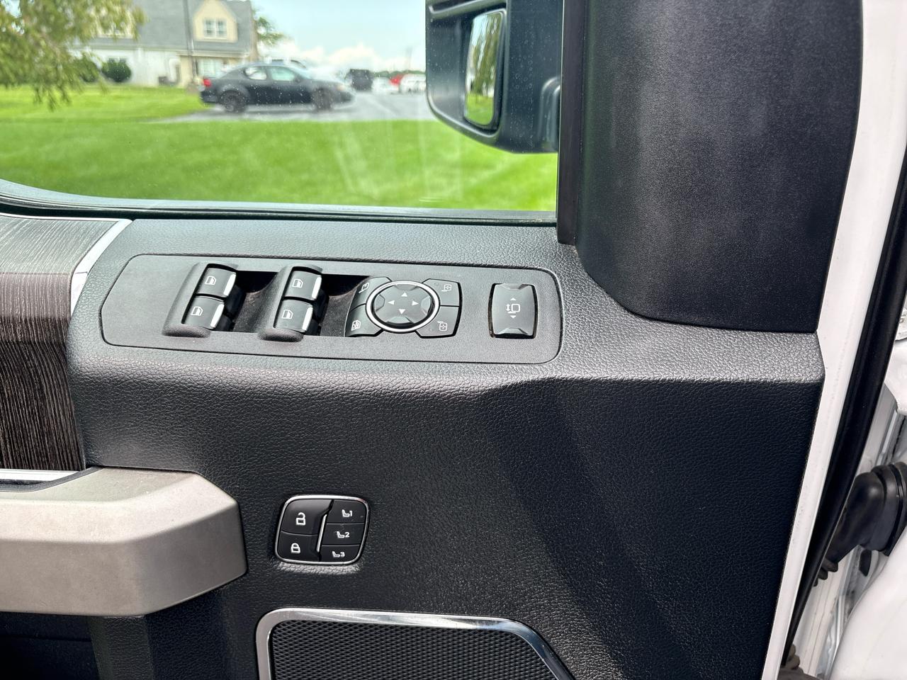 Ford Super Duty F-350 SRW Lariat 4WD Crew Cab 8' Box 2021