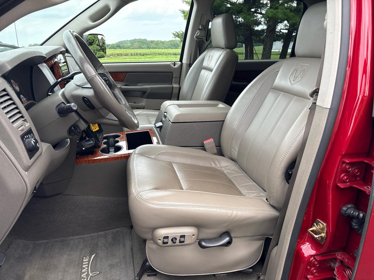 2006 Dodge Ram 2500 4dr Mega Cab 160.5 Laramie