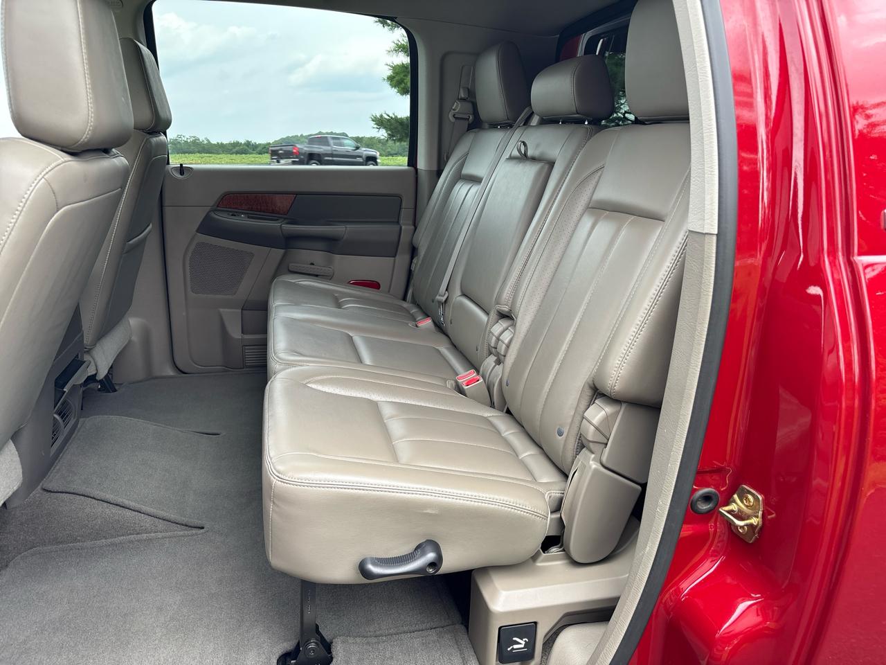 Dodge Ram 2500 4dr Mega Cab 160.5 Laramie 2006