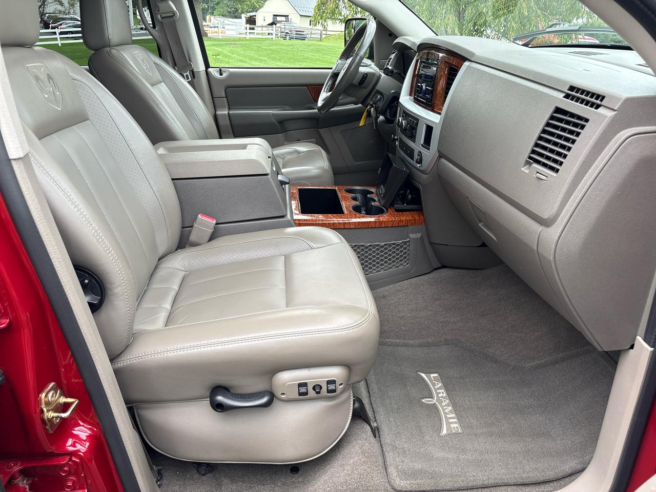 Dodge Ram 2500 4dr Mega Cab 160.5 Laramie 2006