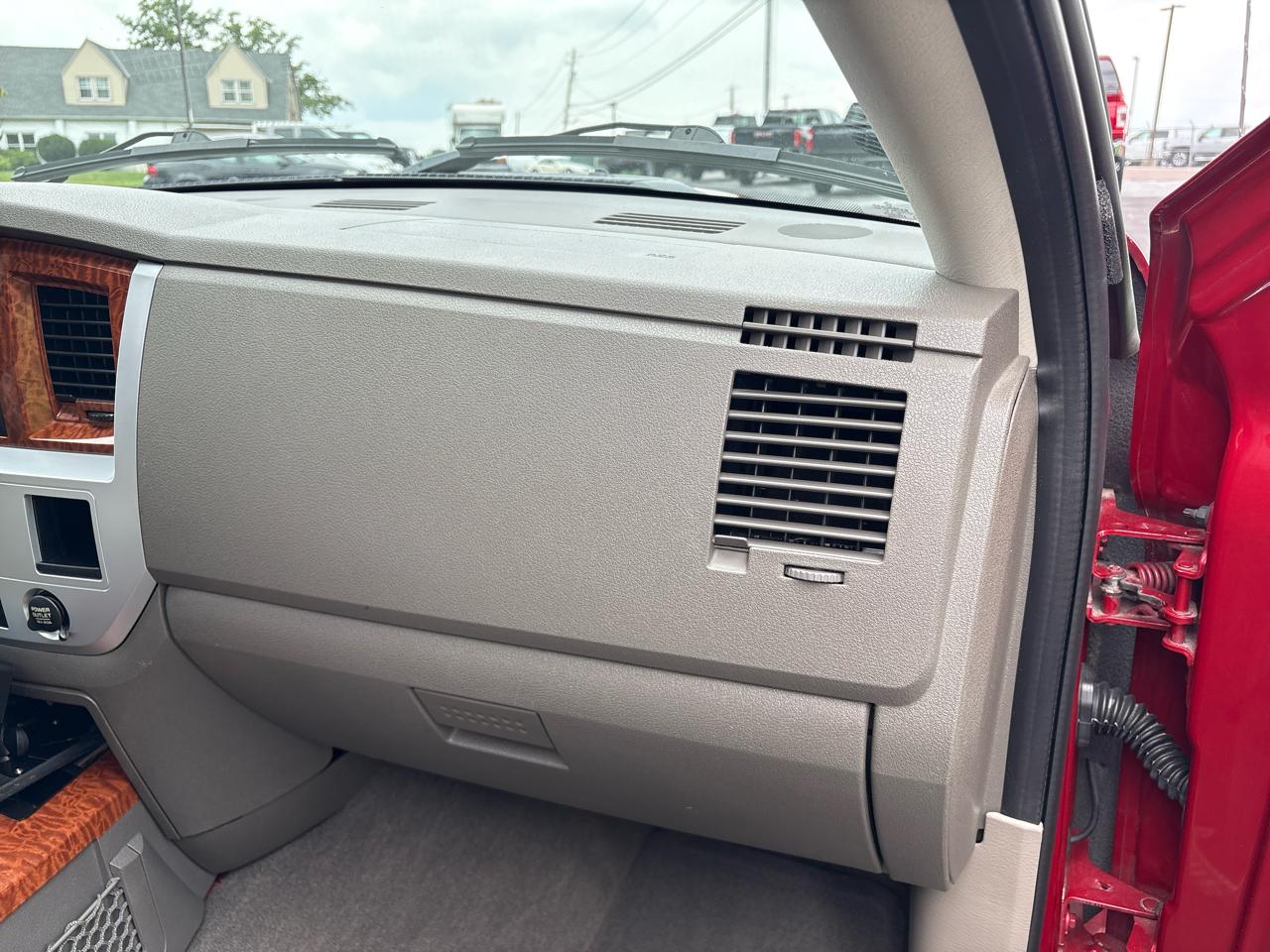 Dodge Ram 2500 4dr Mega Cab 160.5 Laramie 2006