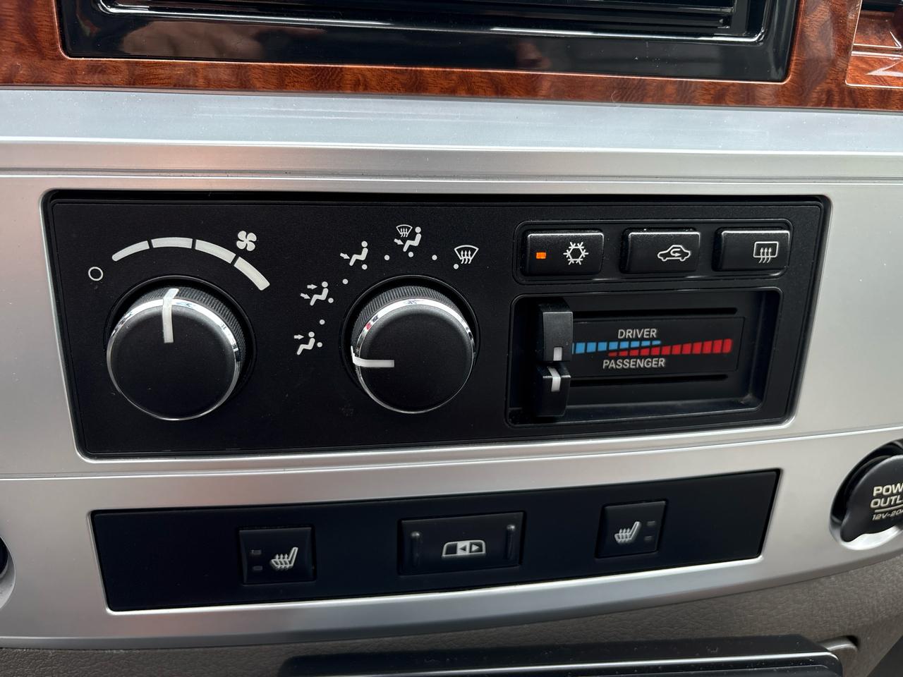 Dodge Ram 2500 4dr Mega Cab 160.5 Laramie 2006