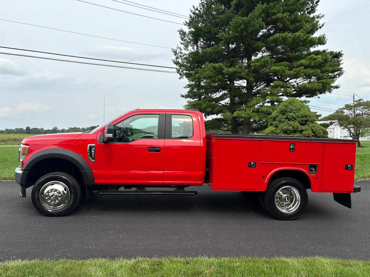 Ford Super Duty F-550 DRW XL 4WD SuperCab 168" WB 60" CA 2021