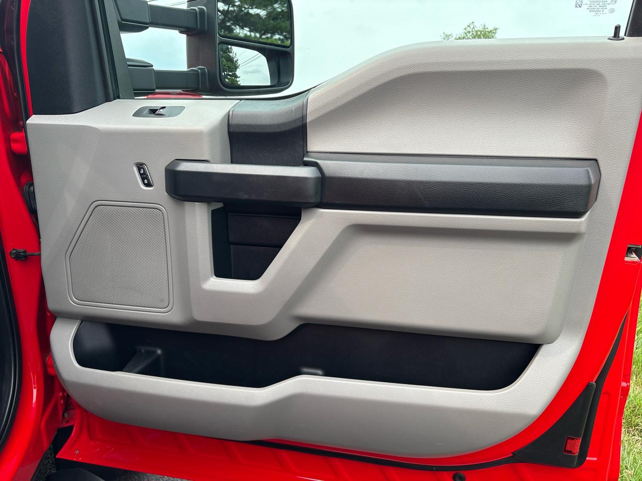 Ford Super Duty F-550 DRW XL 4WD SuperCab 168" WB 60" CA 2021