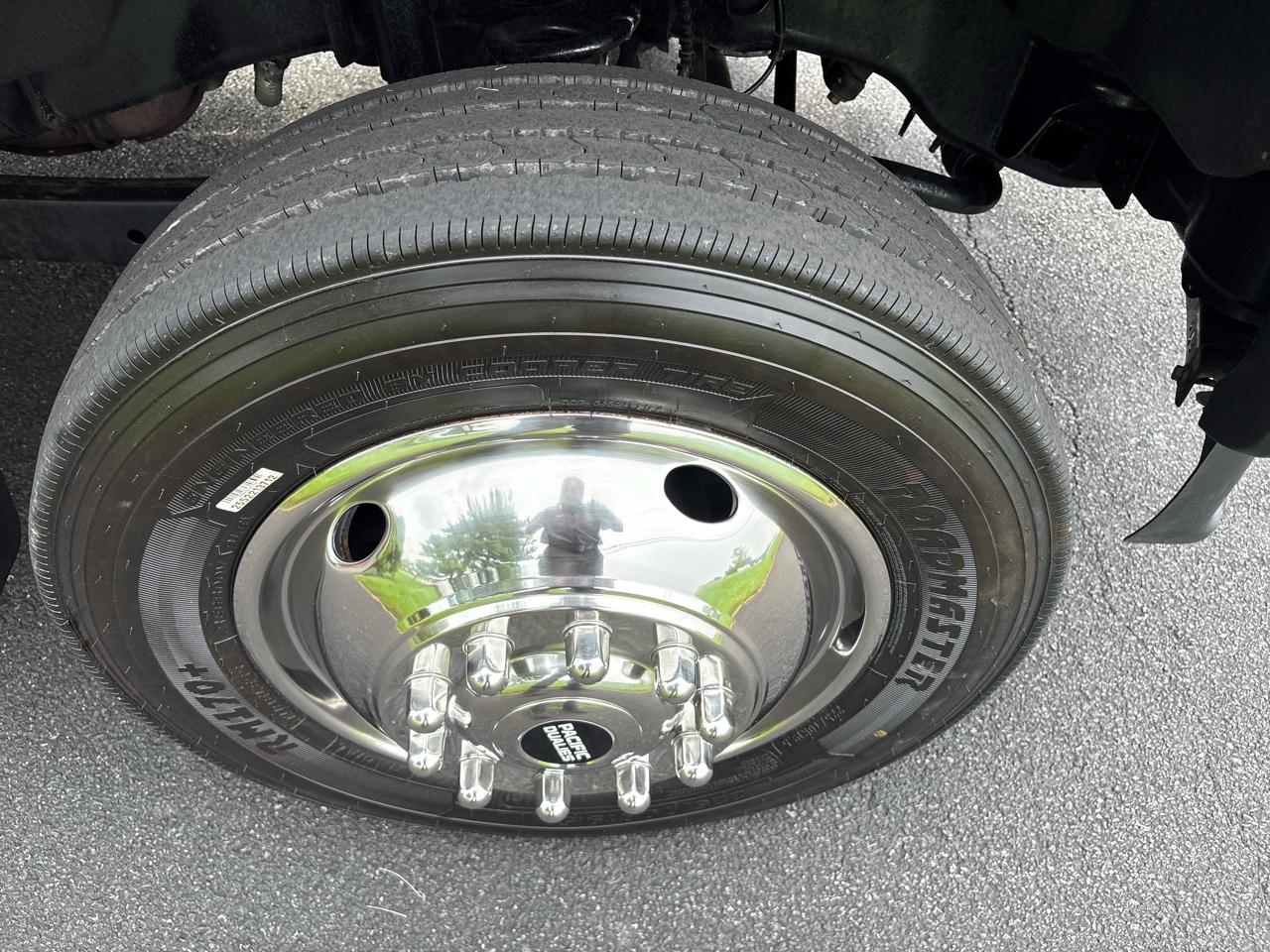 Ford Super Duty F-550 DRW XL 4WD SuperCab 168" WB 60" CA 2021