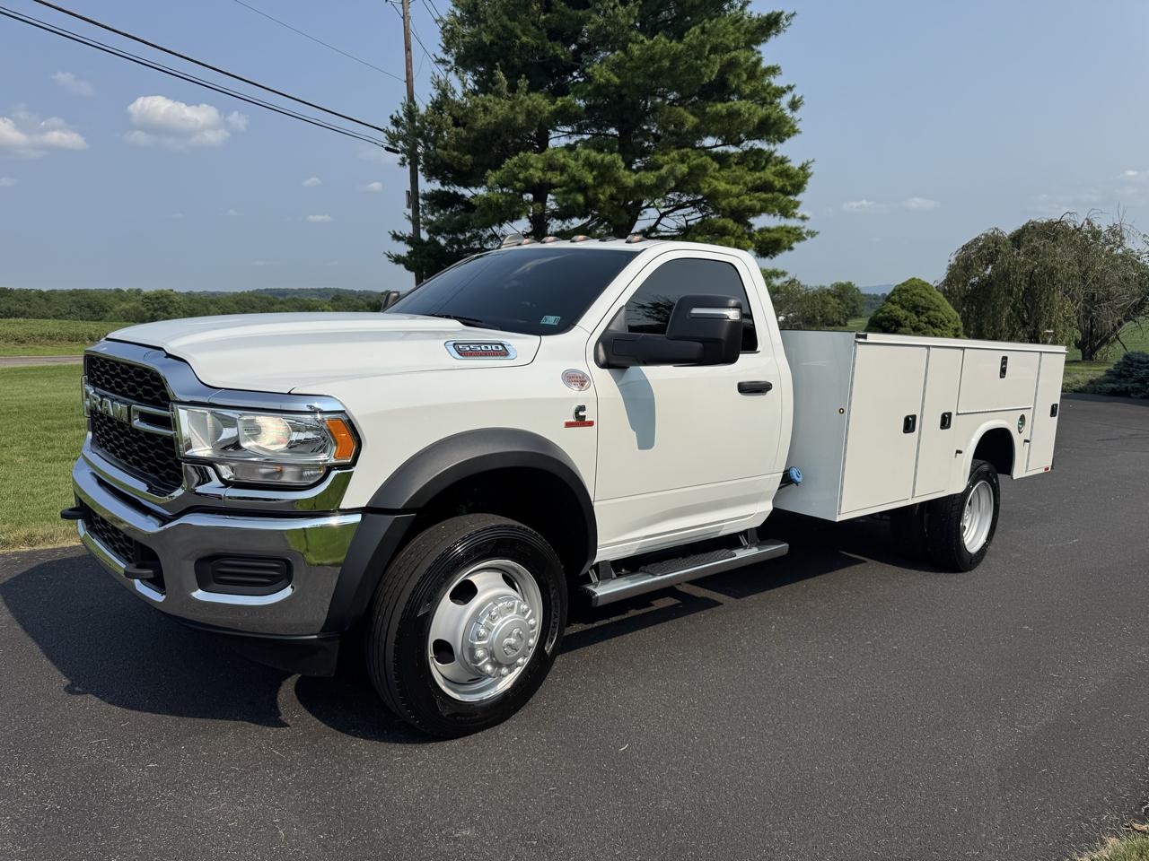 RAM 5500 Chassis Cab Tradesman 4x4 Reg Cab 84" CA 168.5" WB 2024