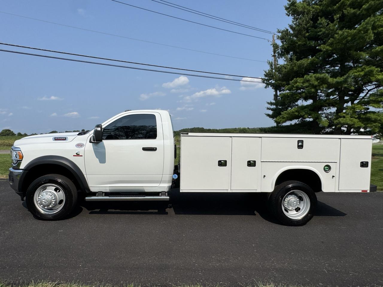 RAM 5500 Chassis Cab Tradesman 4x4 Reg Cab 84" CA 168.5" WB 2024
