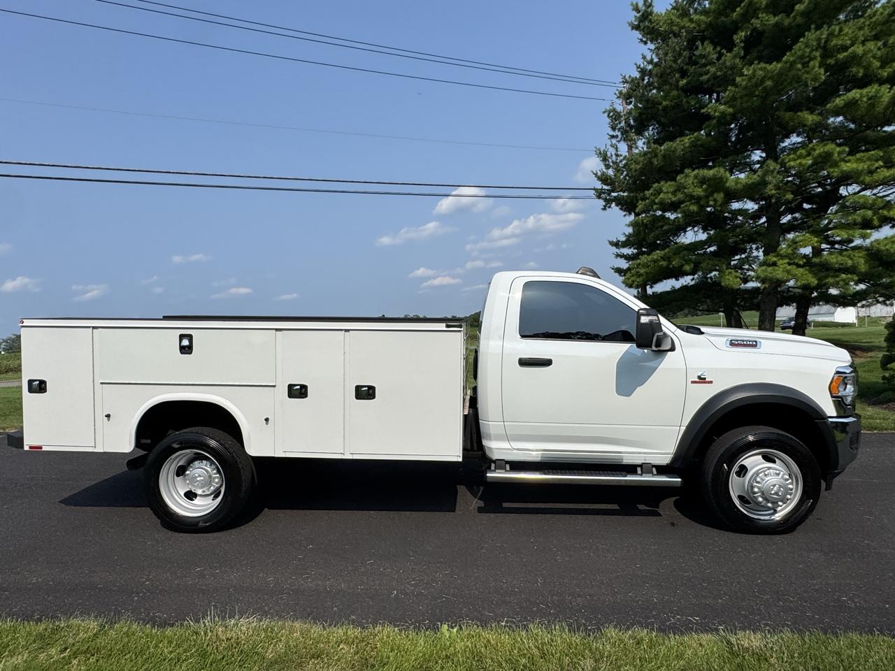 RAM 5500 Chassis Cab Tradesman 4x4 Reg Cab 84" CA 168.5" WB 2024