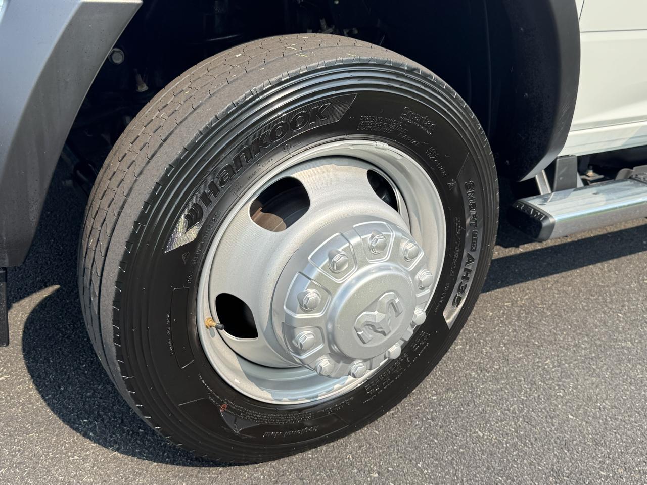 RAM 5500 Chassis Cab Tradesman 4x4 Reg Cab 84" CA 168.5" WB 2024